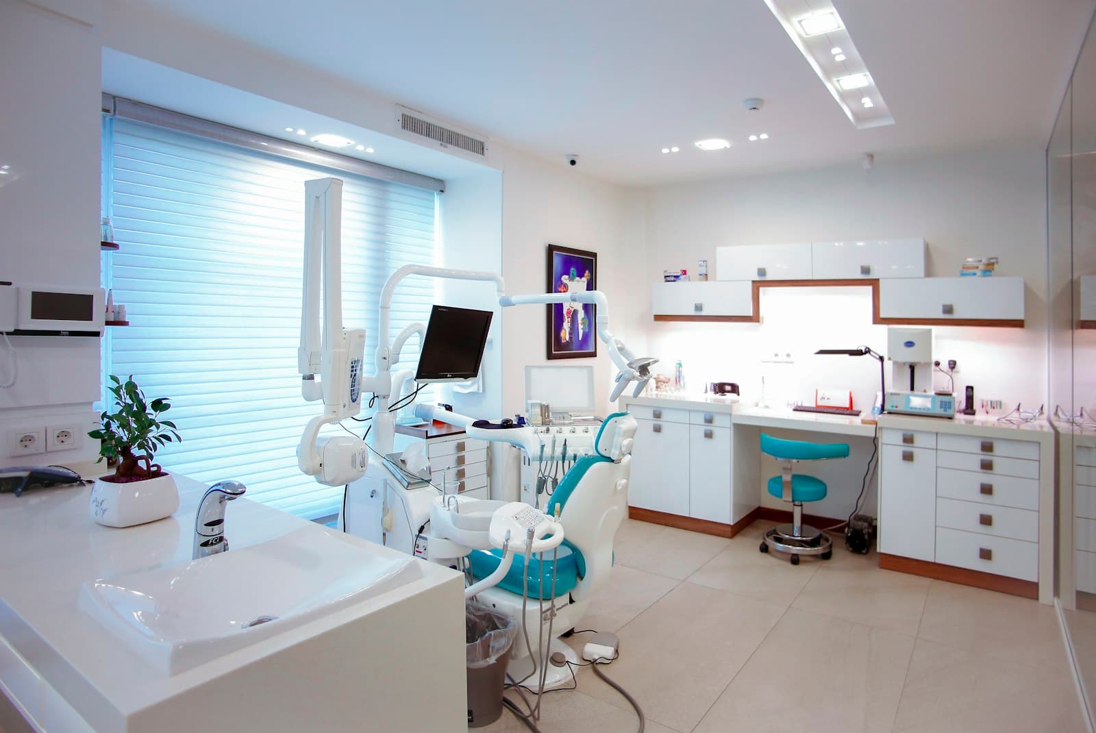 Interior de una clínica dental moderna